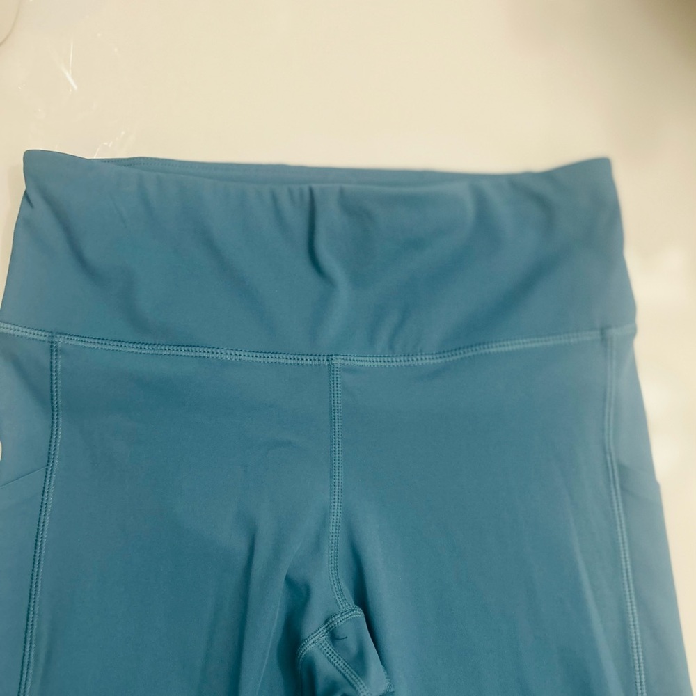 Vuori High-Waist Leggings in Teal Blue - Picture 6 of 11